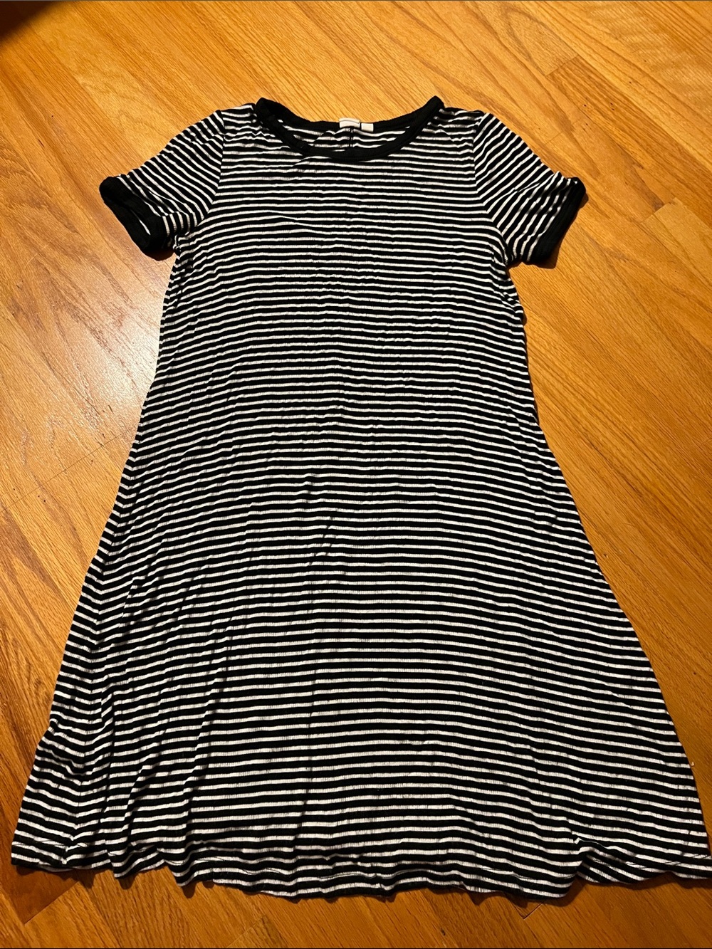 GAP Black and White Striped Short Sleeve Swing Dress